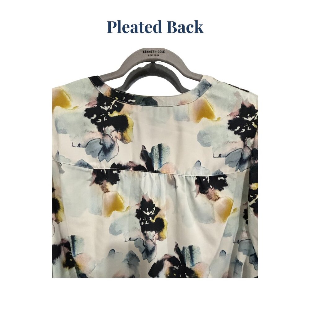 Women's White Floral V-Neck Blouse - Picture 7 of 8